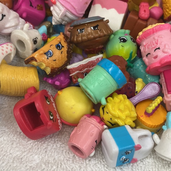 SHOPKINS Random Pieces - Lot of 50 - Picture 2 of 5